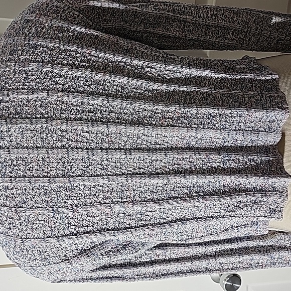 Reba Rose crop sweater long sleeves. 100% cotton.  Gray with flecks of blue/pink - Picture 5 of 7